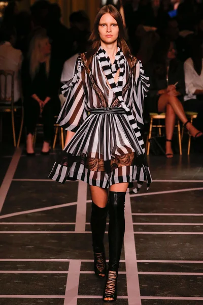 Look 11